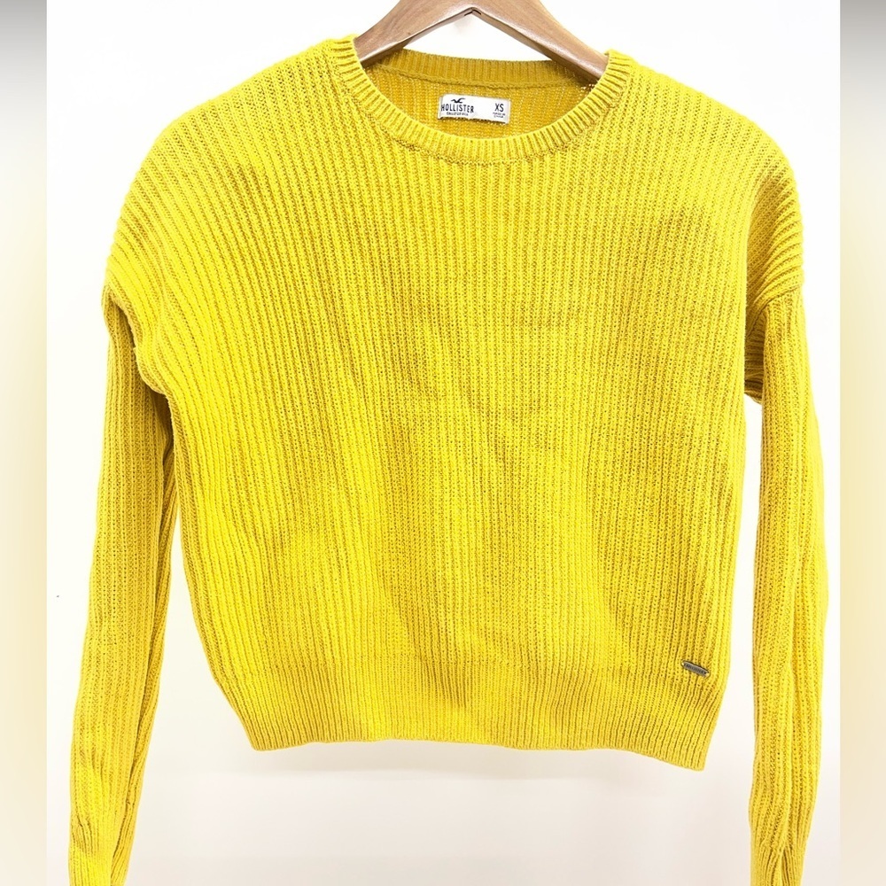 Hollister Women's Bright Yellow Cropped Y2K Crew Neck‎ Sweater